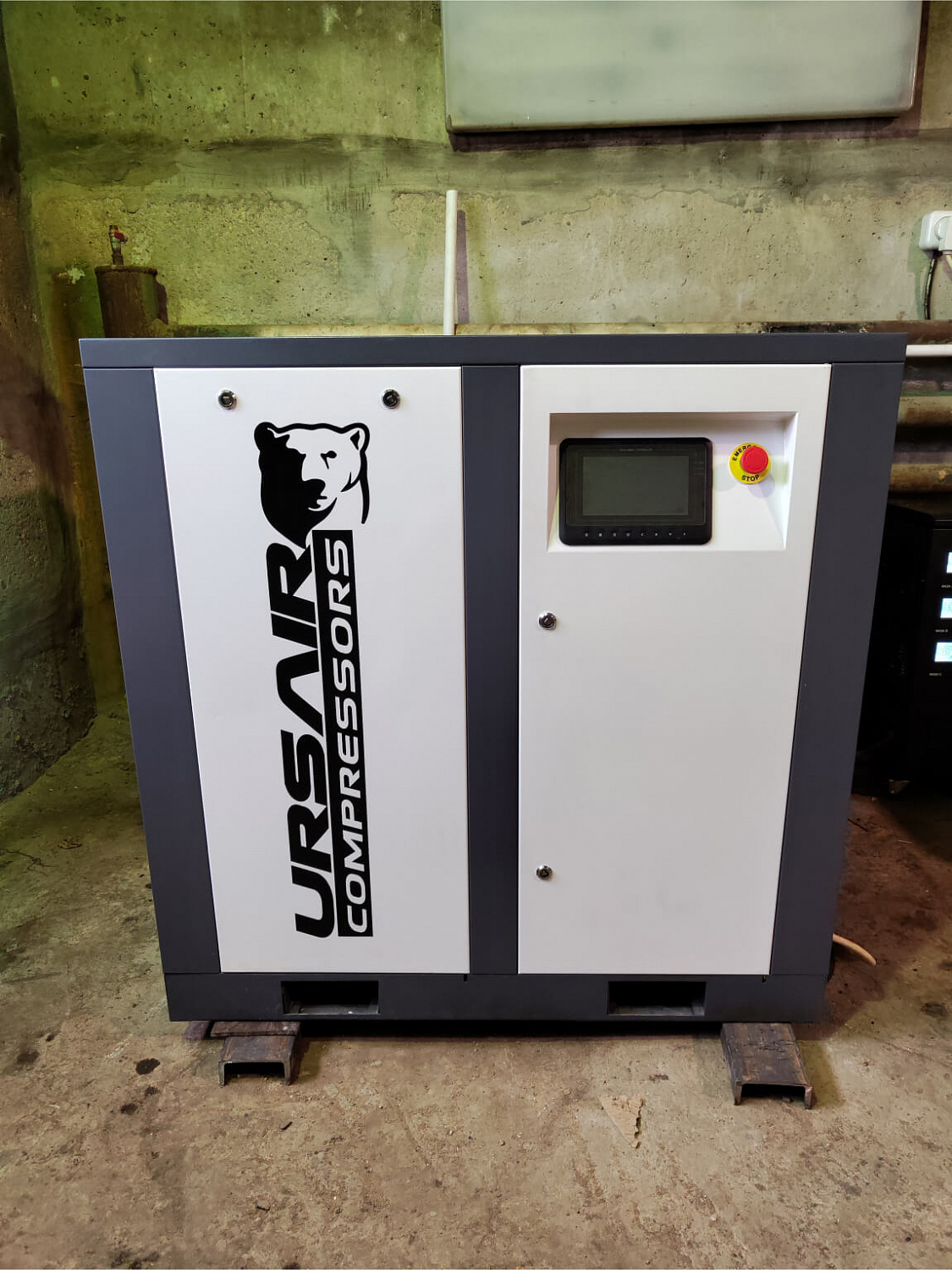 Delivery and start-up of screw compressor URSAIR SP 30-10 for 22 kW 